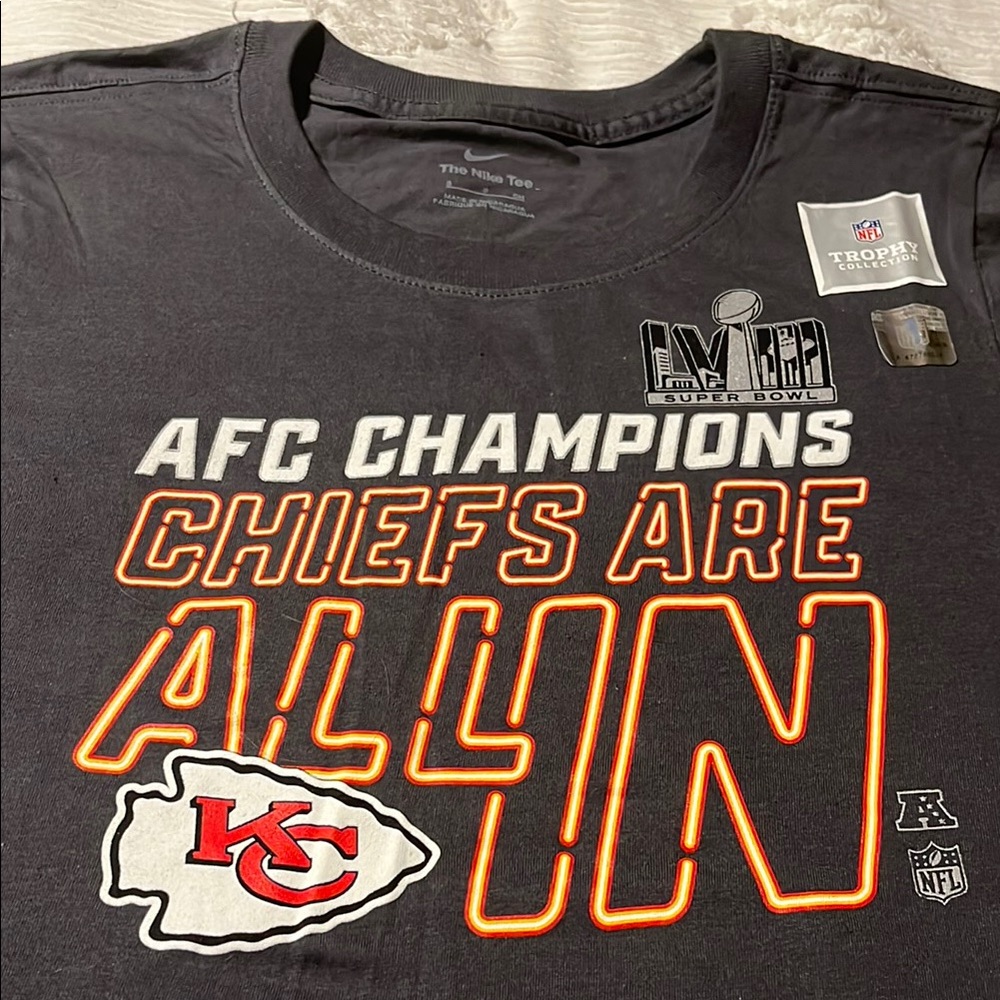 Brand New Nike NFL Chiefs T size small.